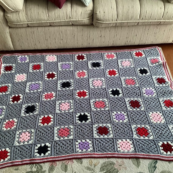 Vintage New Handmade Gray Multi Color Granny Square Afghan - Picture 2 of 10
